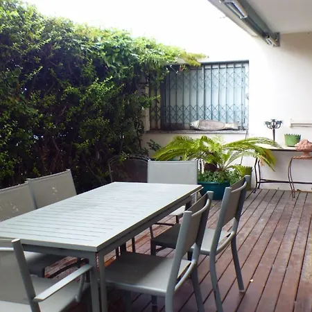 Apartamento With Beautiful Terrace Close To The Sea *