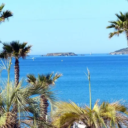 With Beautiful Terrace Close To The Sea Apartamento