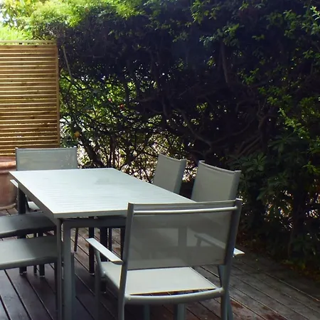 With Beautiful Terrace Close To The Sea Apartamento Six-Fours-les-Plages